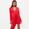 Robe en satin rouge