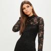 Robe noir dentelle manche longue