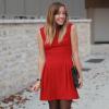 Robe rouge avec collant noir