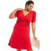 Robe rouge pour femme ronde
