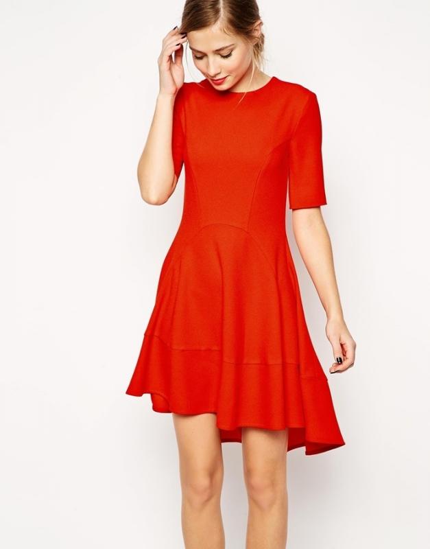 Accessoiriser une robe rouge