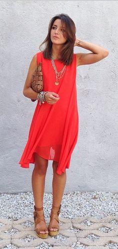 Chaussure avec robe rouge