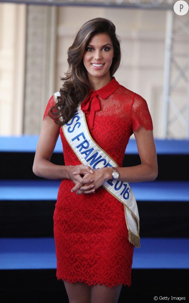 Iris mittenaere robe rouge