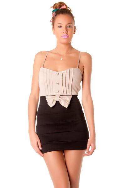 Robe beige et noir