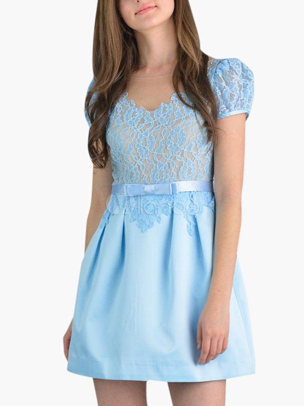 Robe bleu ciel dentelle