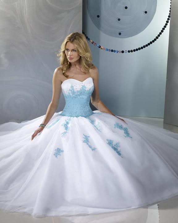 Robe de mariée avec du bleu turquoise