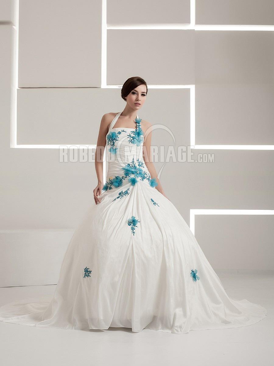 Robe de mariée avec du bleu