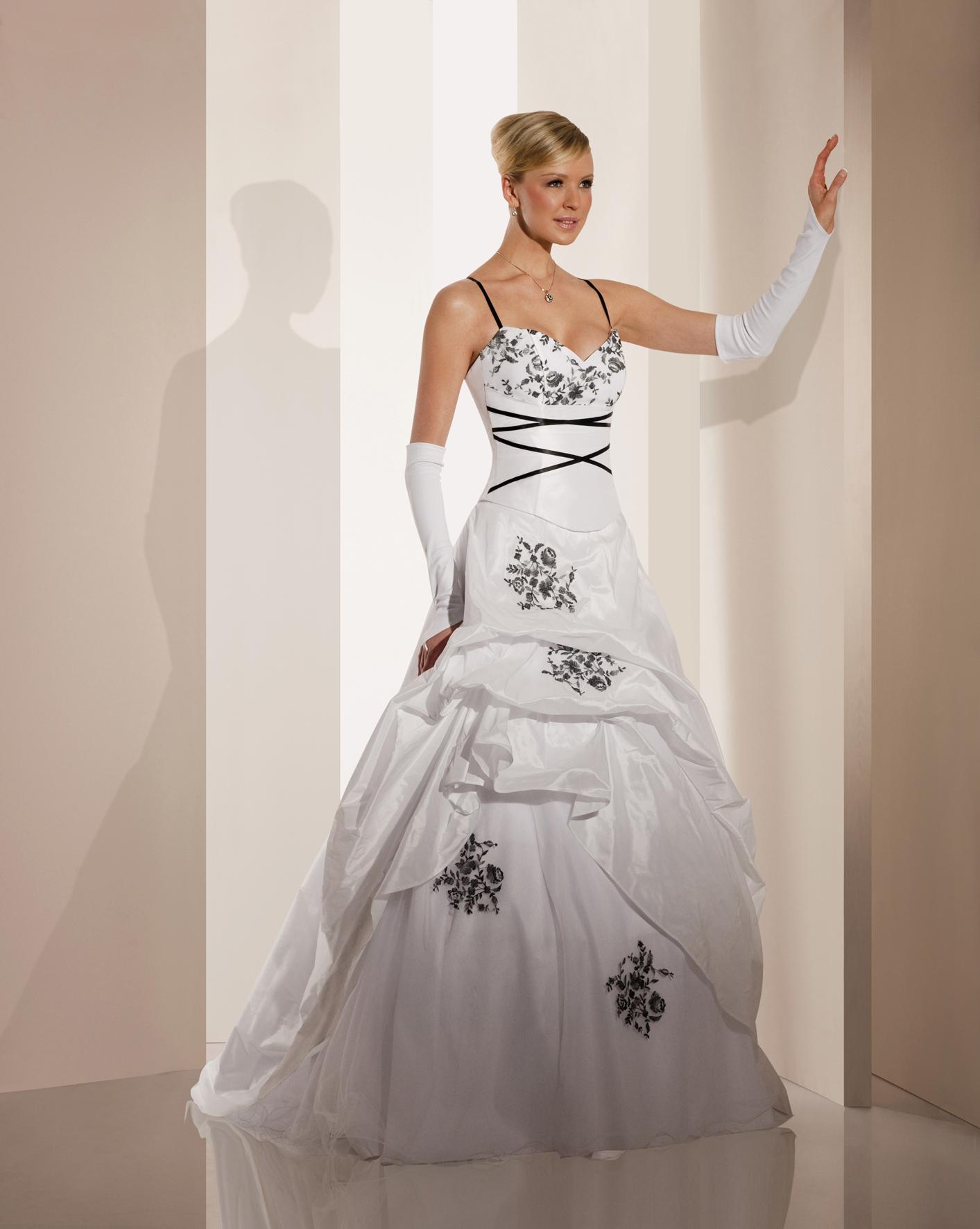 Robe de mariée avec du noir