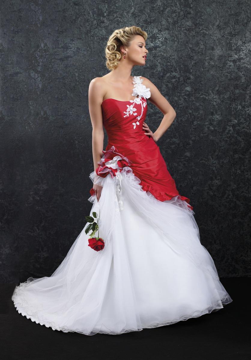 Robe de mariée blanche et rouge