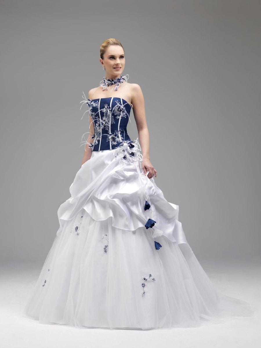 Robe de mariée bleu et blanche