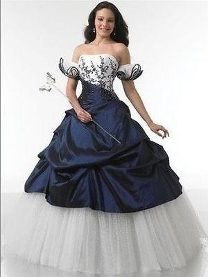 Robe de mariée bleu nuit et blanche