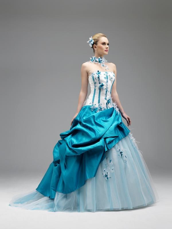 Robe de mariée bleu turquoise et blanc