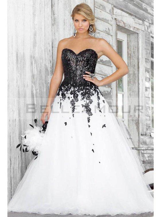 Robe de mariée en noir et blanc