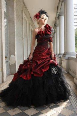 Robe de mariée noir et rouge