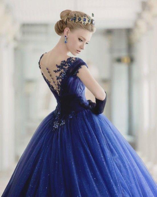 Robe de princesse bleu nuit