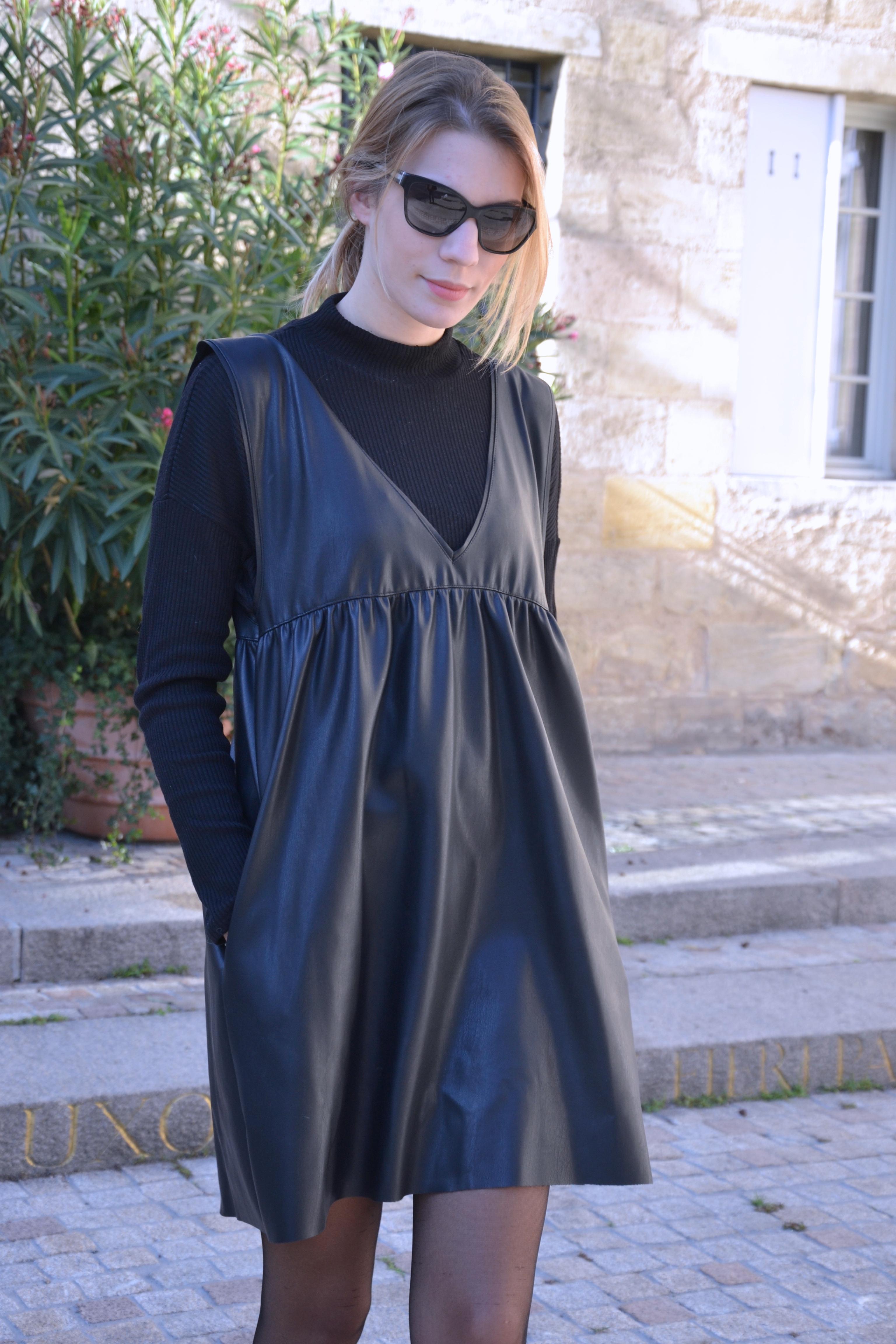 Robe en cuir noir zara