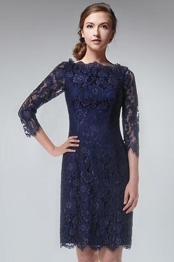 Robe en dentelle bleu marine