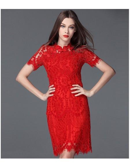 Robe en dentelle rouge