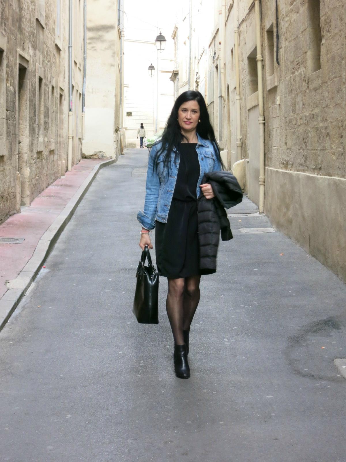 Robe noir avec veste en jean