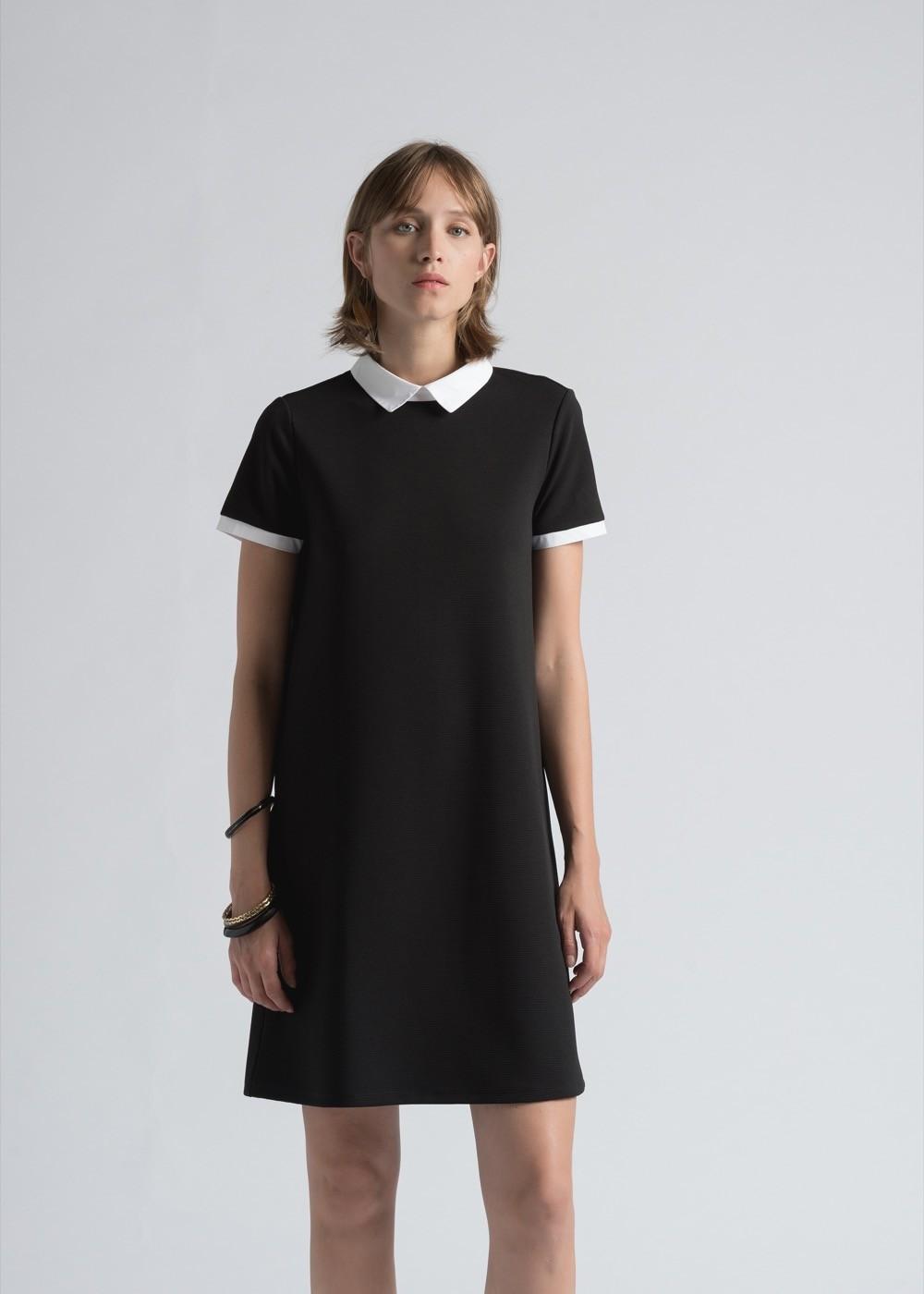 Robe noir col claudine blanc