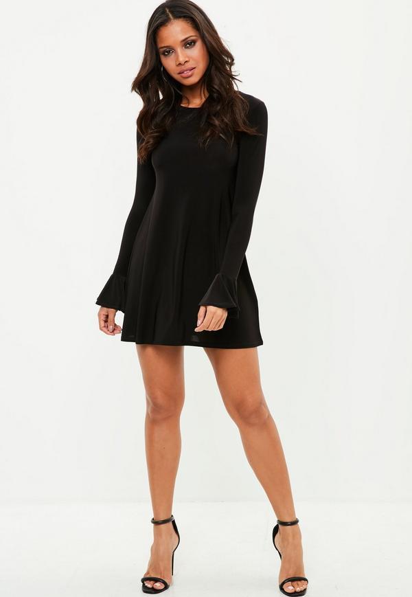 Robe noir evasee