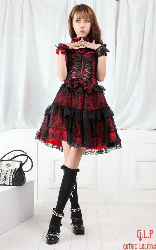 Robe noire et rouge