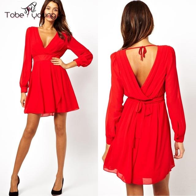 Robe rouge col v