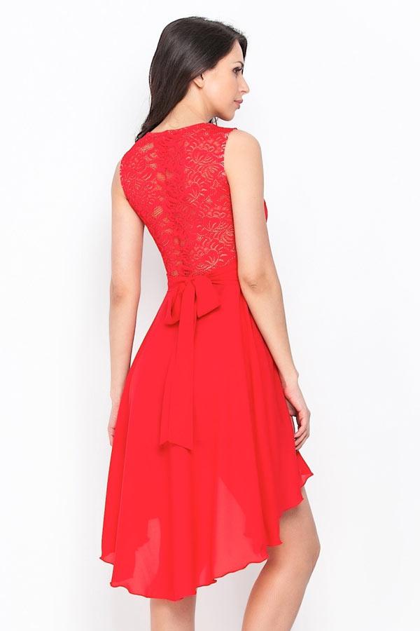 Robe rouge courte devant longue derriere