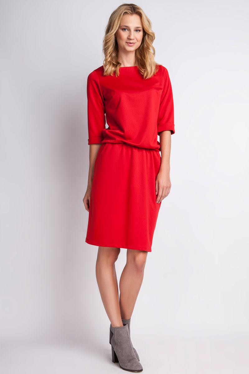 Robe rouge fluide