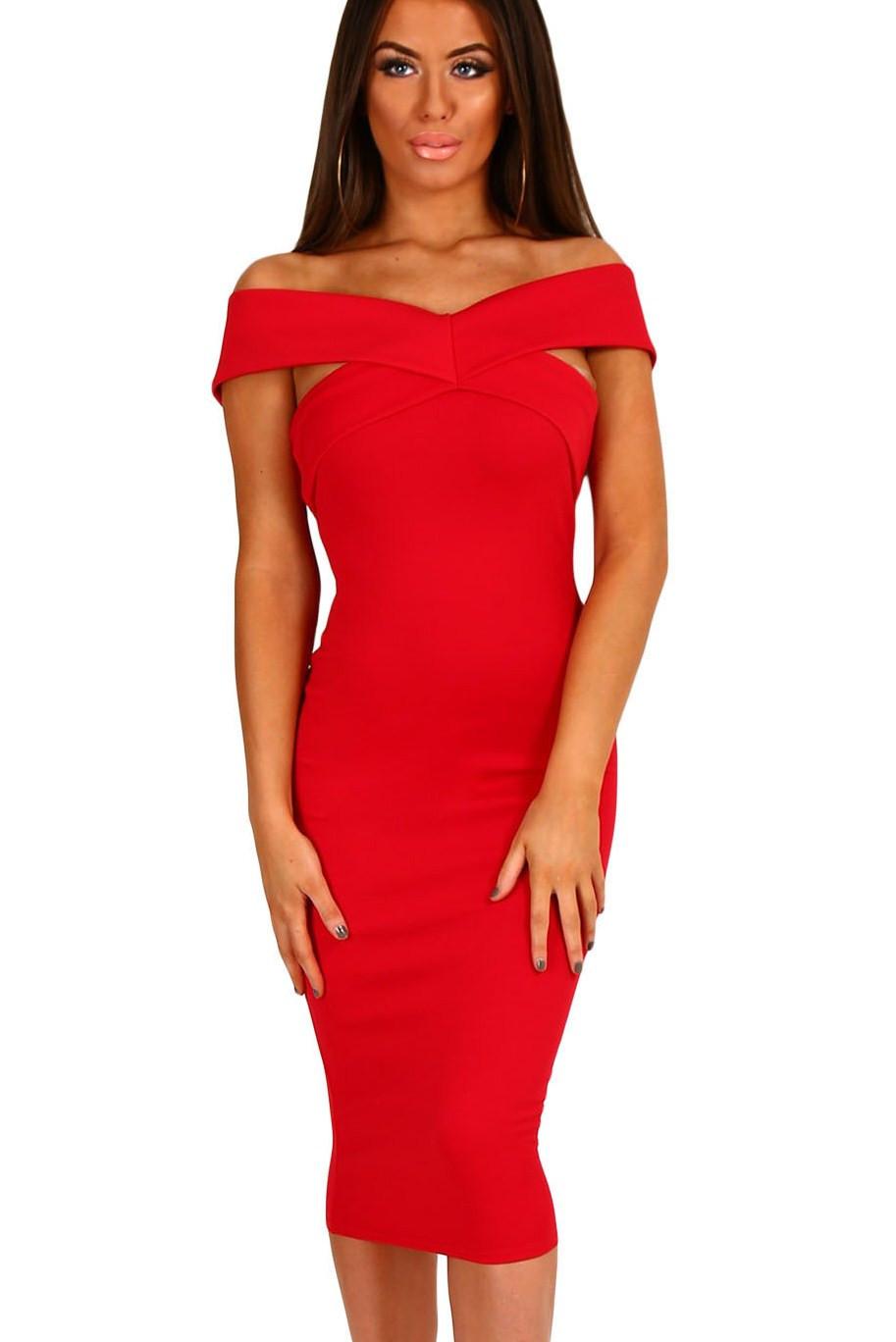 Robe rouge moulante