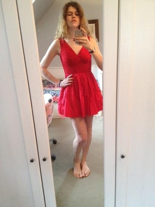 Robe rouge patineuse