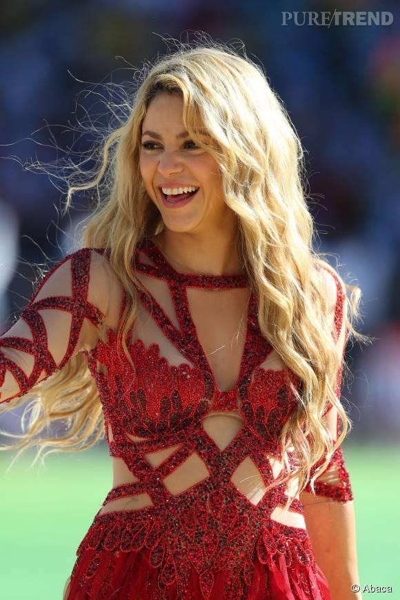 Shakira robe rouge