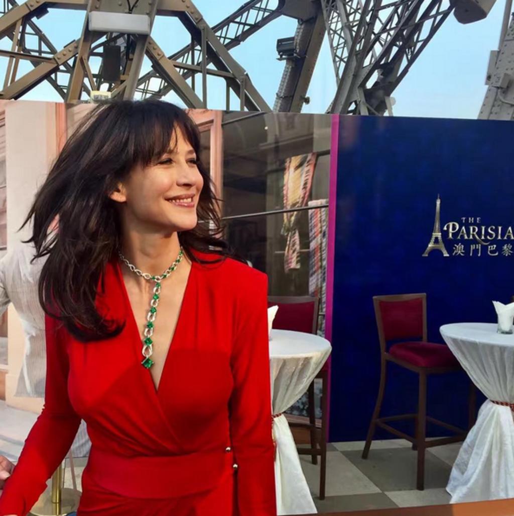 Sophie marceau robe rouge