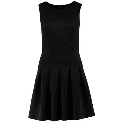 Une robe noir